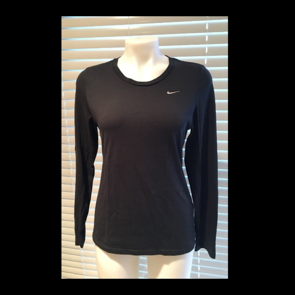 Nike Top - Cooling & Very Flattering!